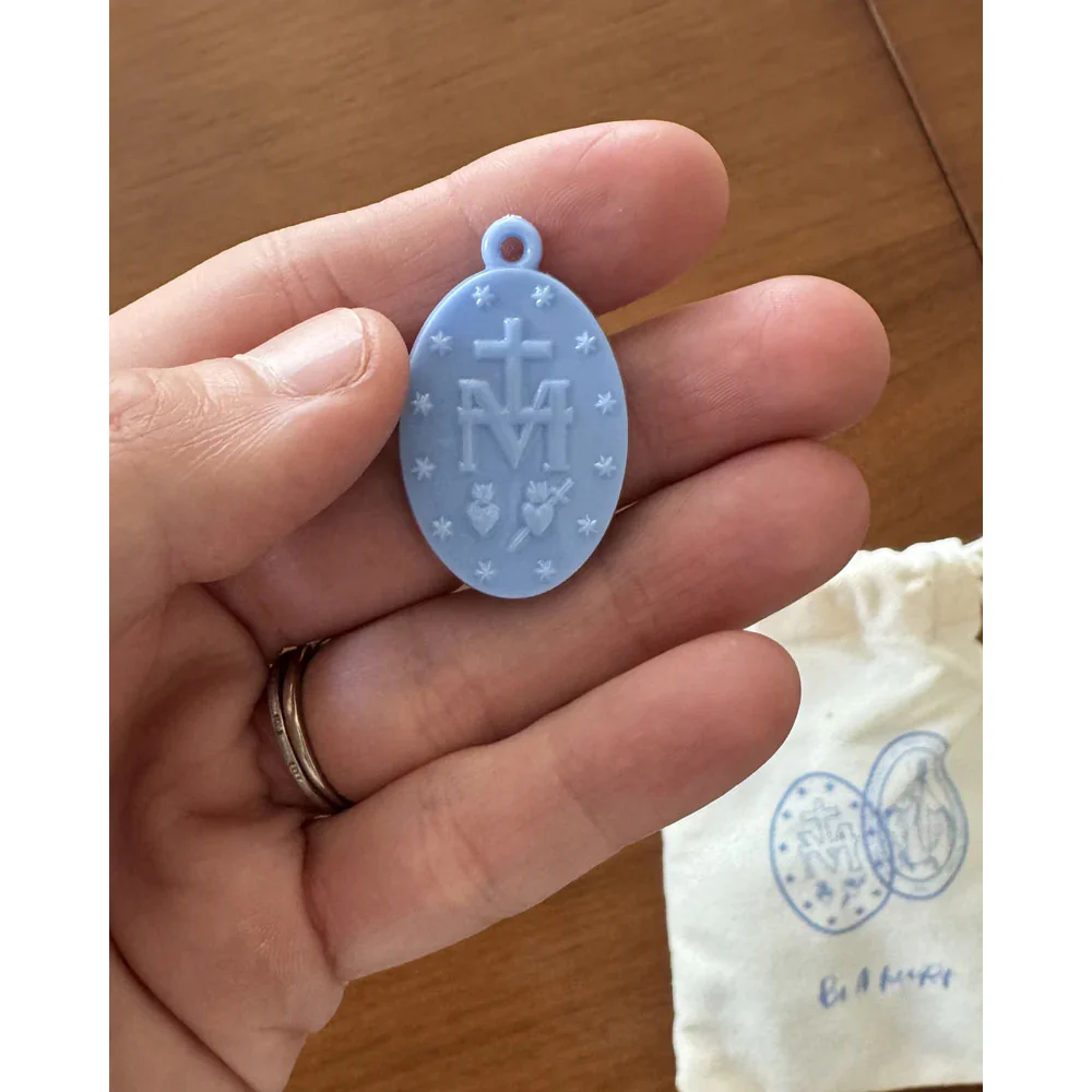 Be A Heart Blue Plastic Miraculous Medals - 25 Pieces - Image 3
