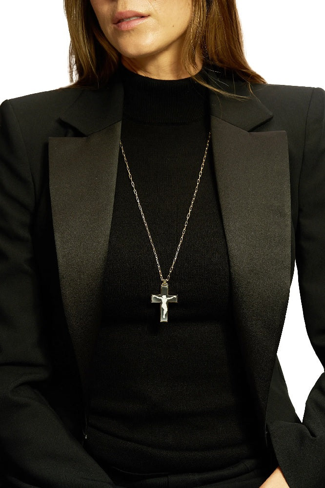 Carved Black & White Cameo Crucifix Necklace - Image 5