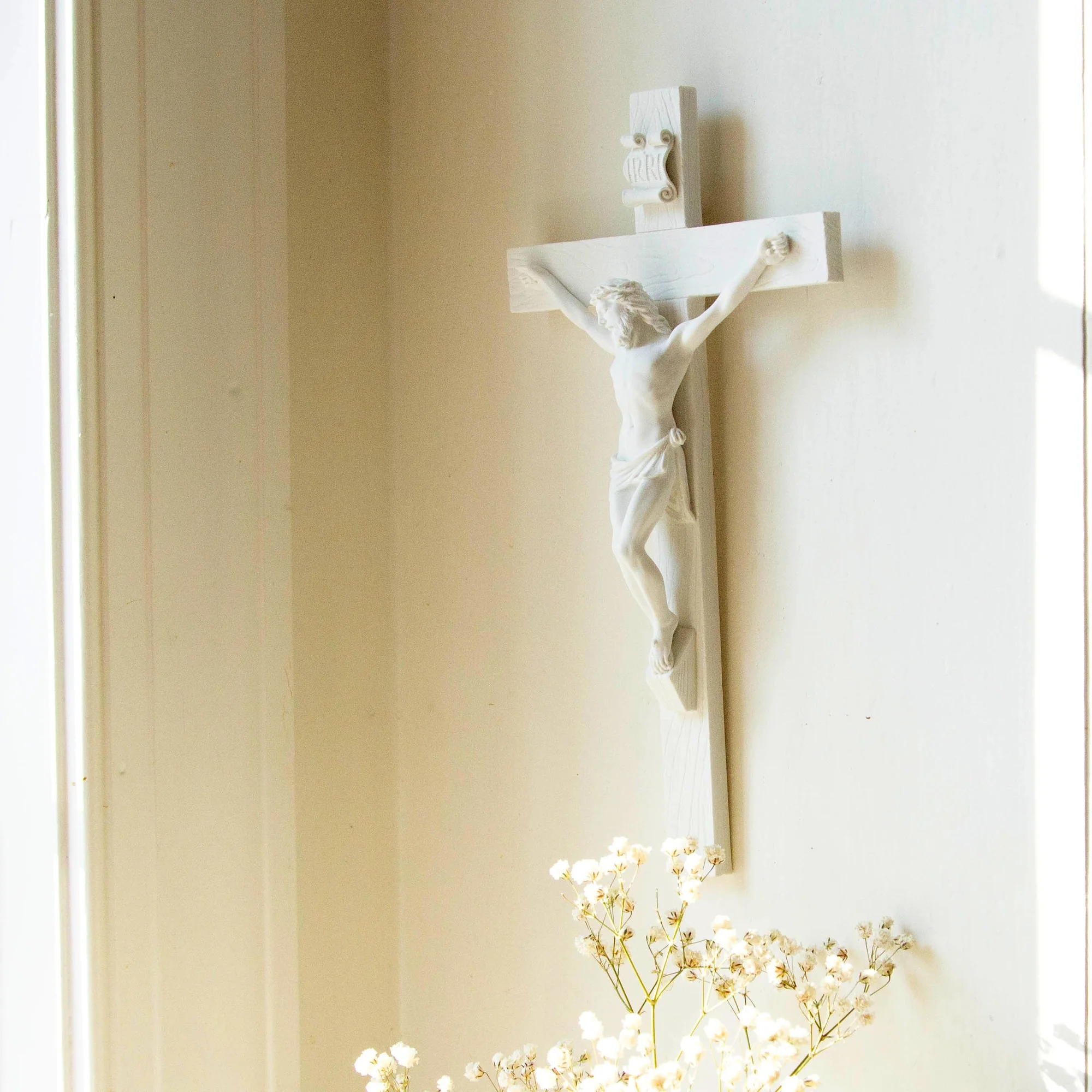 Crucifix White Resin Classic - 10'' - 2019380