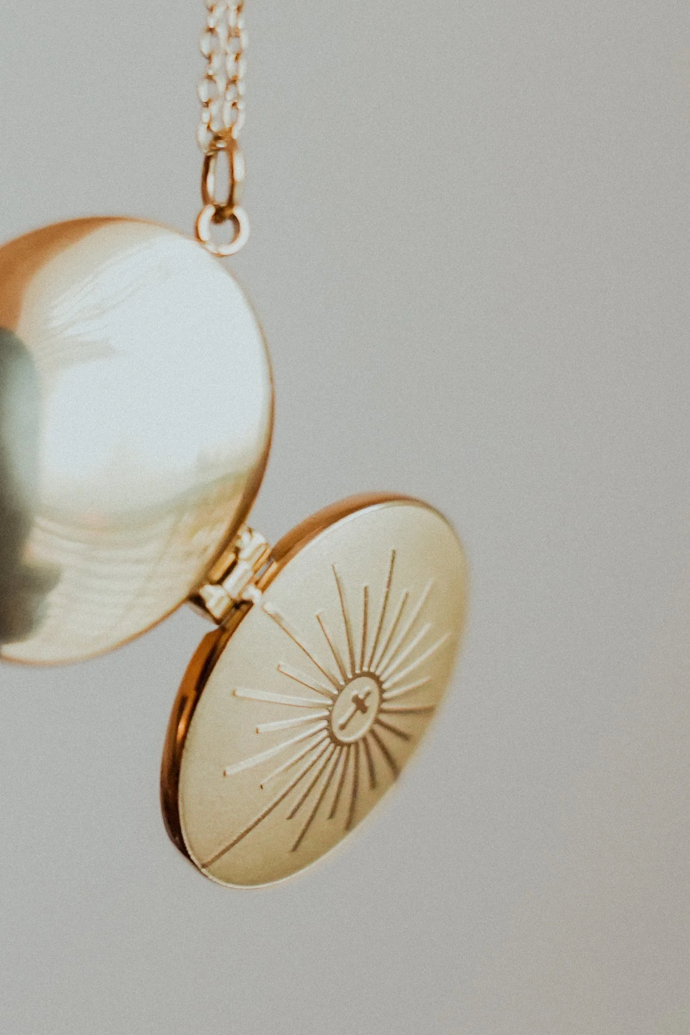 Monstrance Gold Locket - Image 6